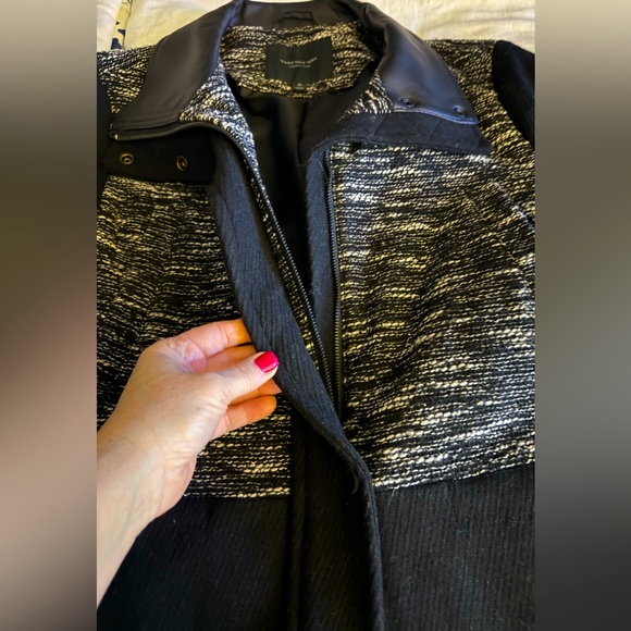 Back with white detail coat.  Approximately knee length. - Picture 2 of 3